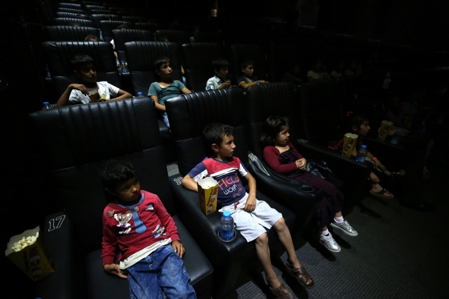 Çocuklar fındık tarlasından alınıp sinemaya götürüldü